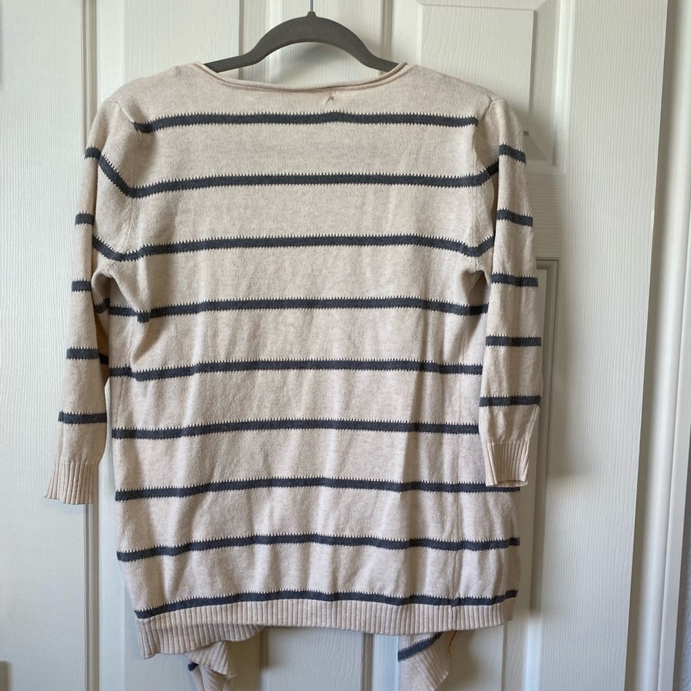 3/$15. Pink Rose cardigan size Large. - Picture 4 of 7